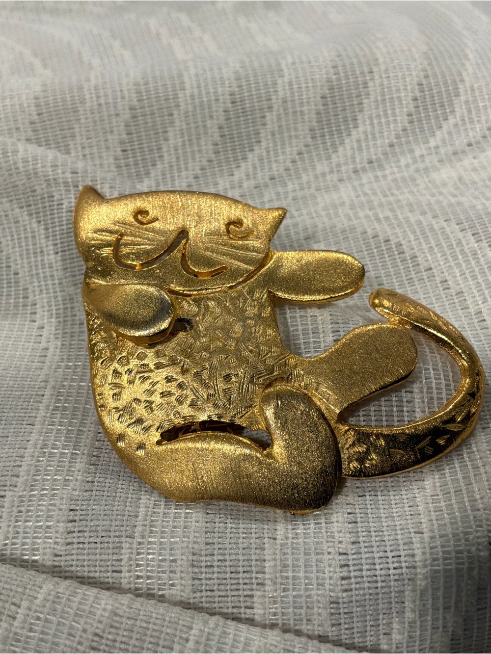 Vintage Ultra Craft Texture Cat Feline Brooch Pin